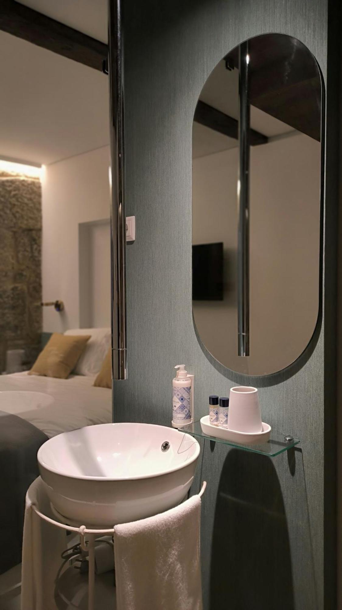 Domi Suites & Studios 吉马良斯 外观 照片