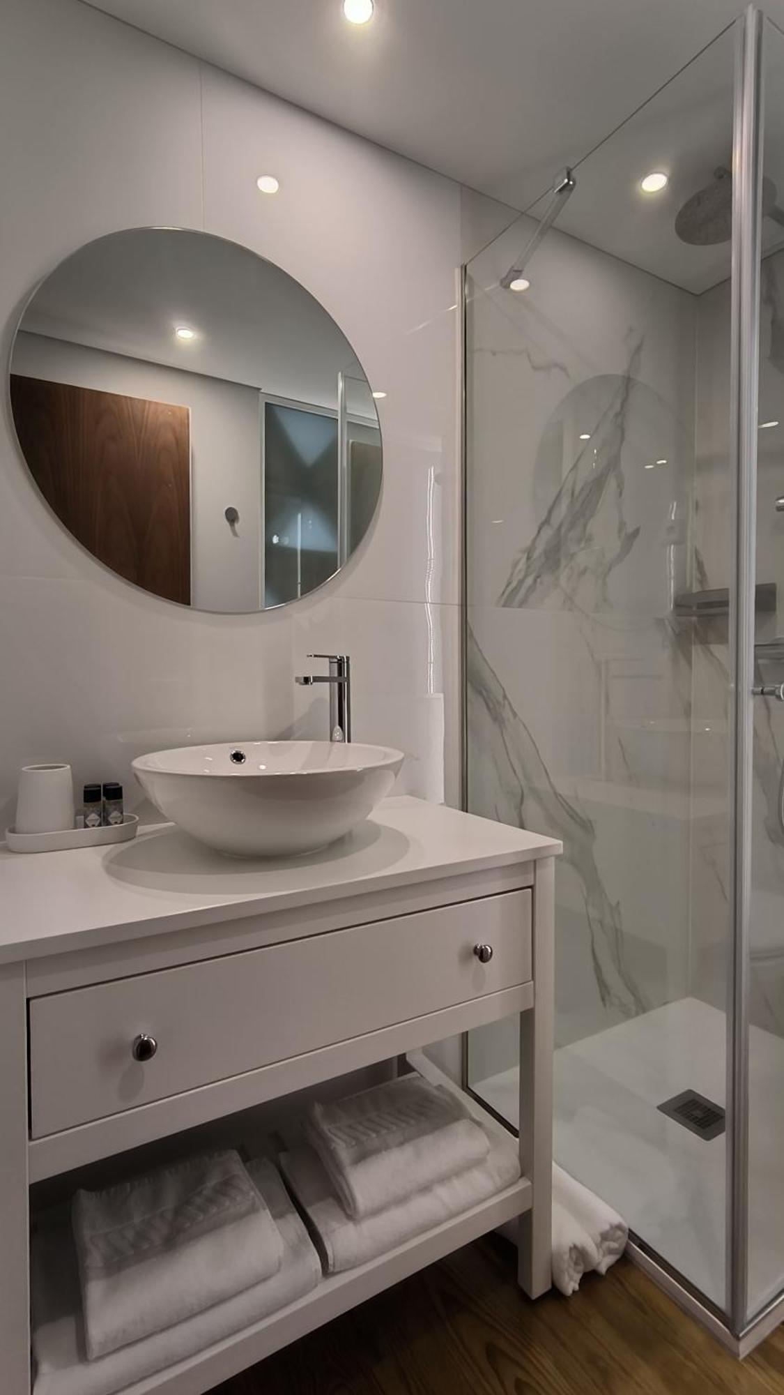Domi Suites & Studios 吉马良斯 外观 照片