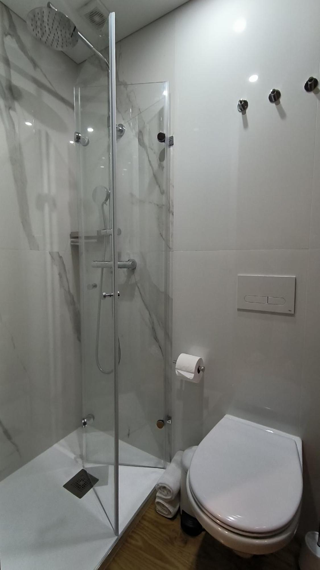 Domi Suites & Studios 吉马良斯 外观 照片