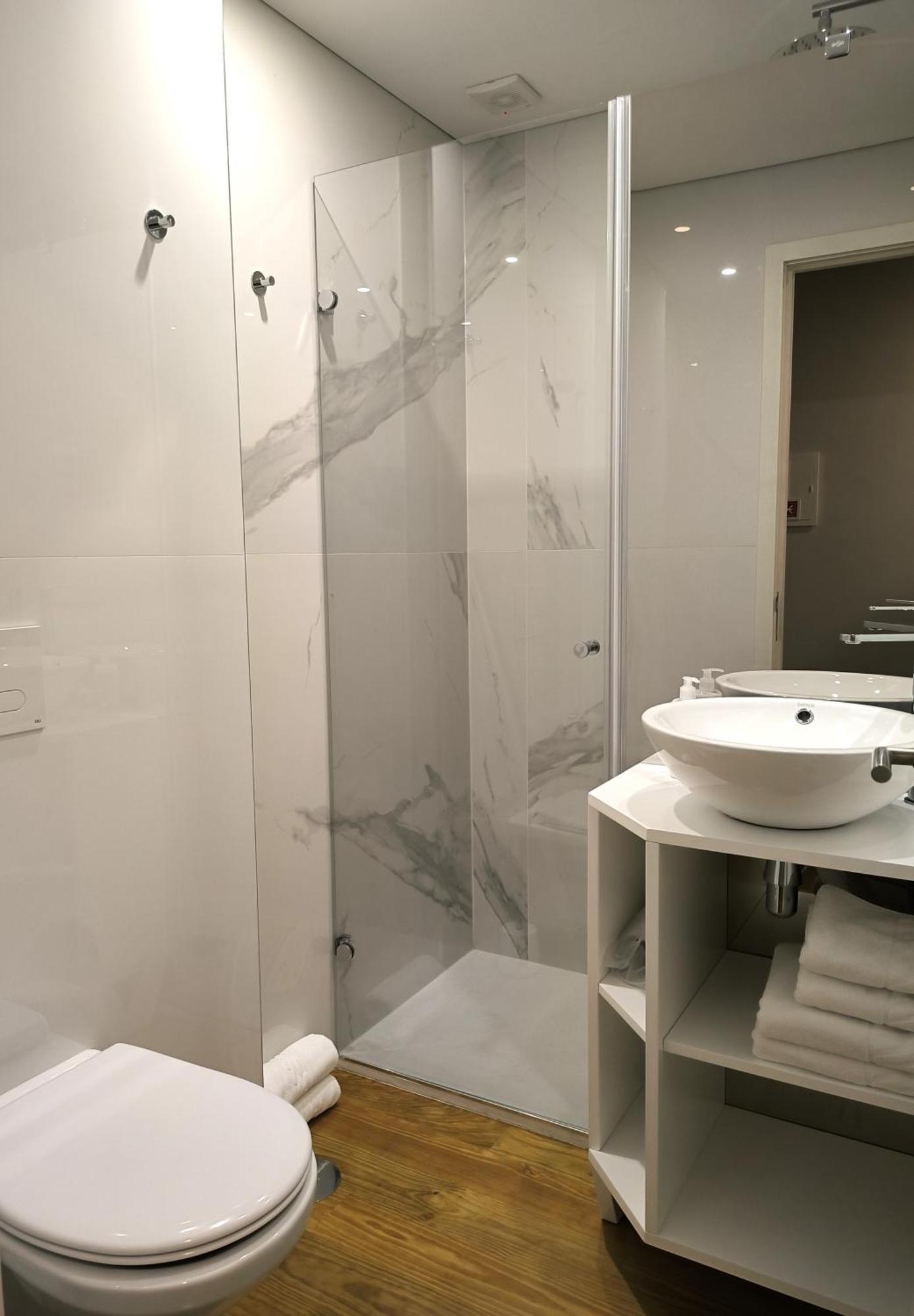 Domi Suites & Studios 吉马良斯 外观 照片